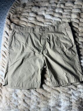 Roundtree & Yorke Men's Flat Front Shorts - Khaki